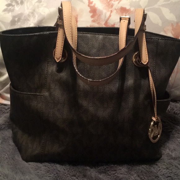 Michael Kors Handbags - Michael Kors Bag monogrammed tote
